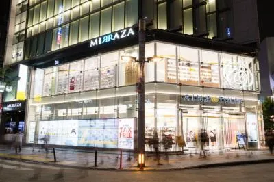 【新宿】10m目線位置大型ビジョン『AINZ&TULPE新宿東口マルチビジョン』