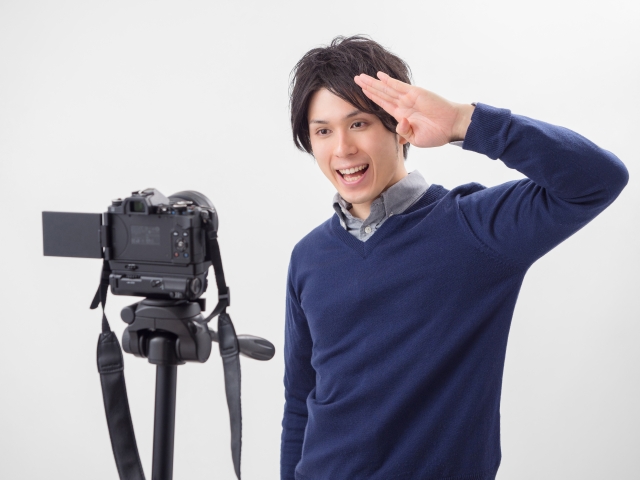 YouTuberとは？収入や企業が起用するメリット、PRに関する資料まとめ 