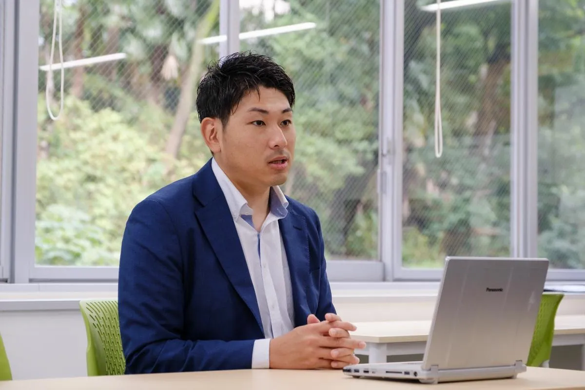 会社概要についてお話しするインタビュイー