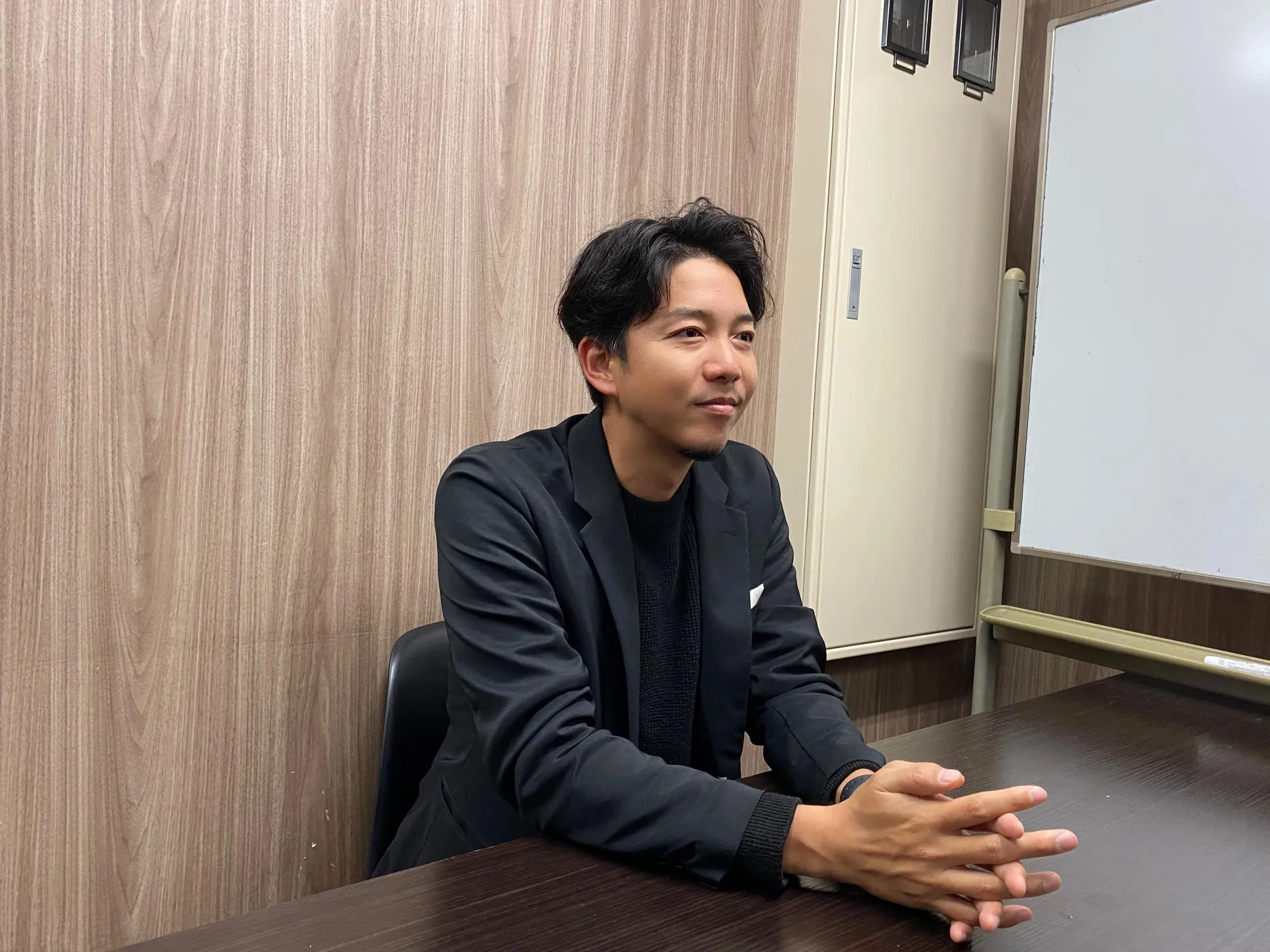 アパレルクライアントの事例についてお話しするインタビュイー