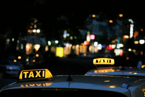 タクシーラッピング広告とは？料金、メリット、資料まとめ
