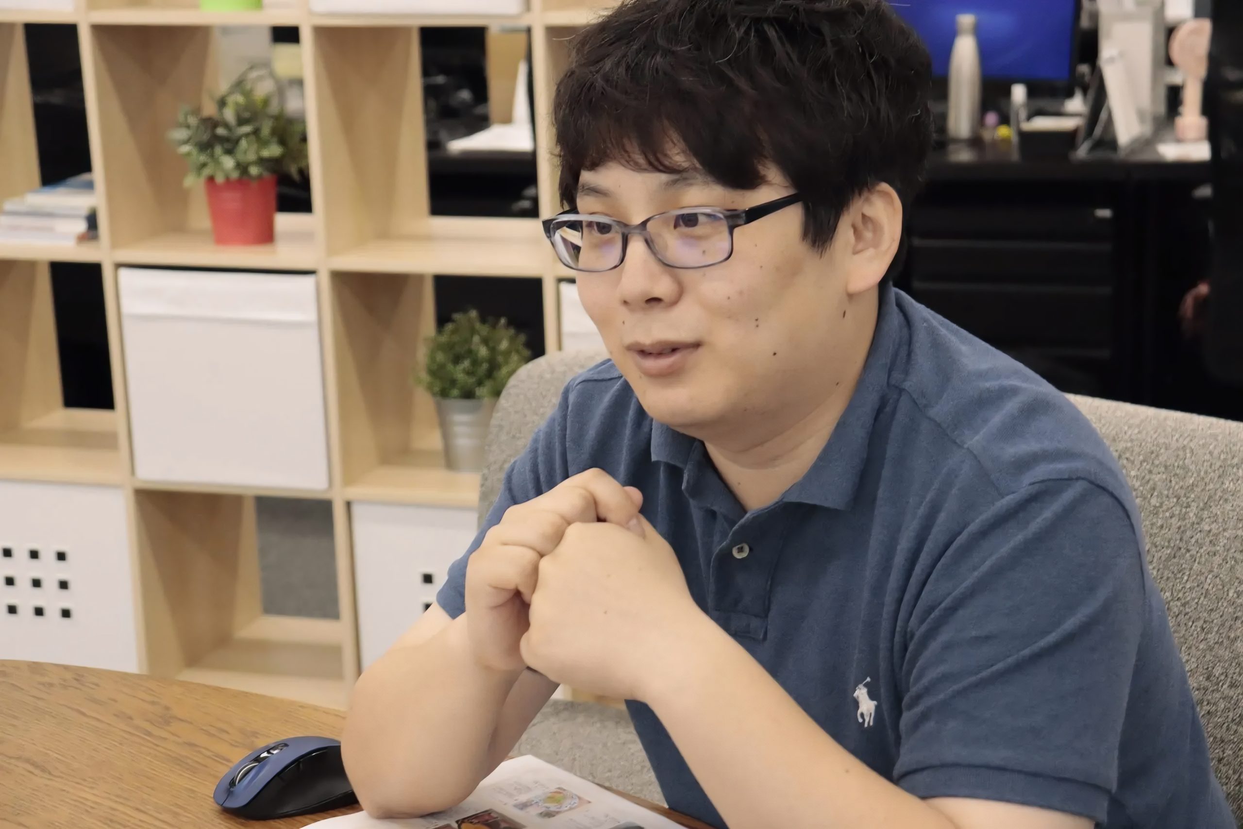 トラミーのサービス概要についてお話しするインタビュイー