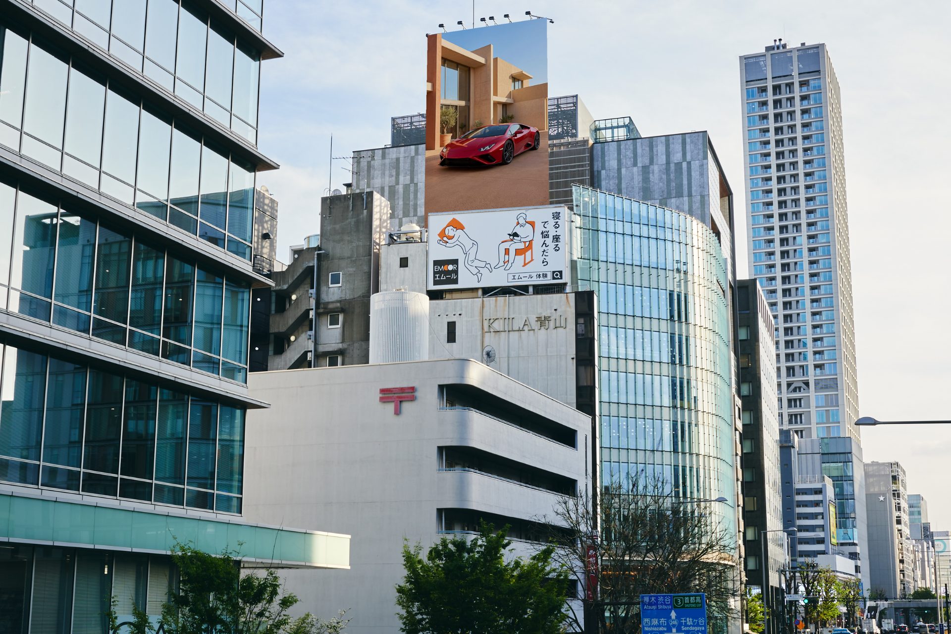 表参道方面から撮影したCITY VISION AOYAMAの屋外広告ビルボード掲出イメージ