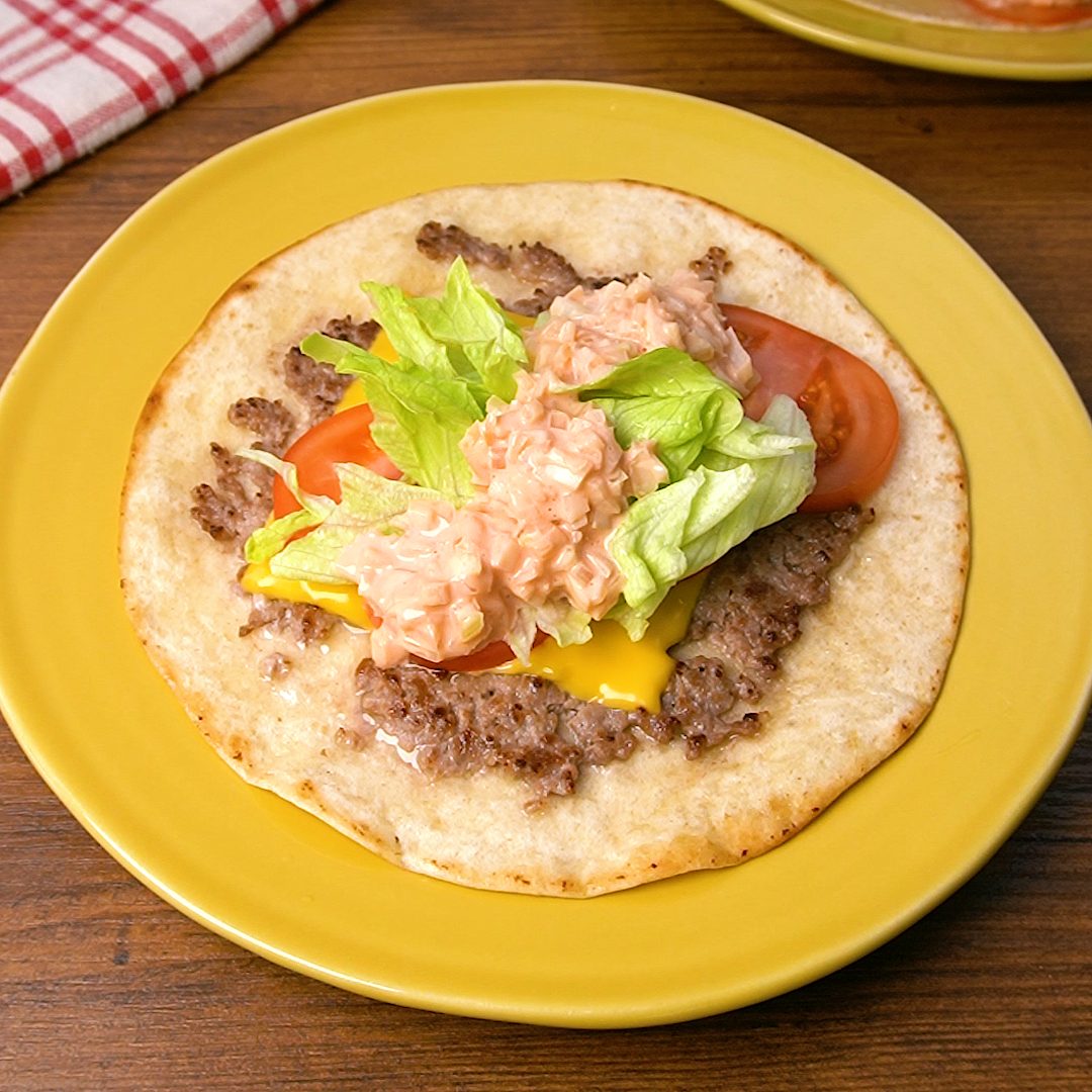 トルティーヤで作るバーガー風レシピ メキシカン料理トレンドの調理例