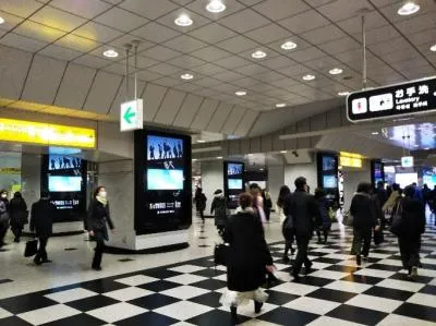 【1社独占】JR大阪駅サイネージジャック　103インチ×6面
