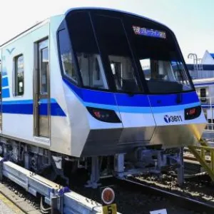 横浜市営地下鉄BLの車内 月額約5万円で広告展開できる特別企画