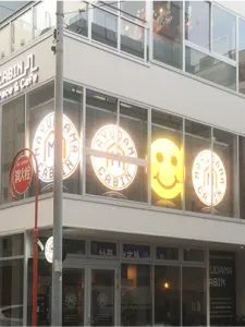 【横浜関内屈指のロケーション】学生、ファミリー、旅行客に訴求!OOH動画メディア