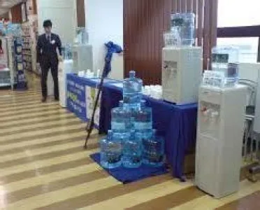 大手商業施設内での対面式チラシ配布「モールチラシ」