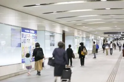 岡山駅南地下道デジタルサイネージの媒体資料