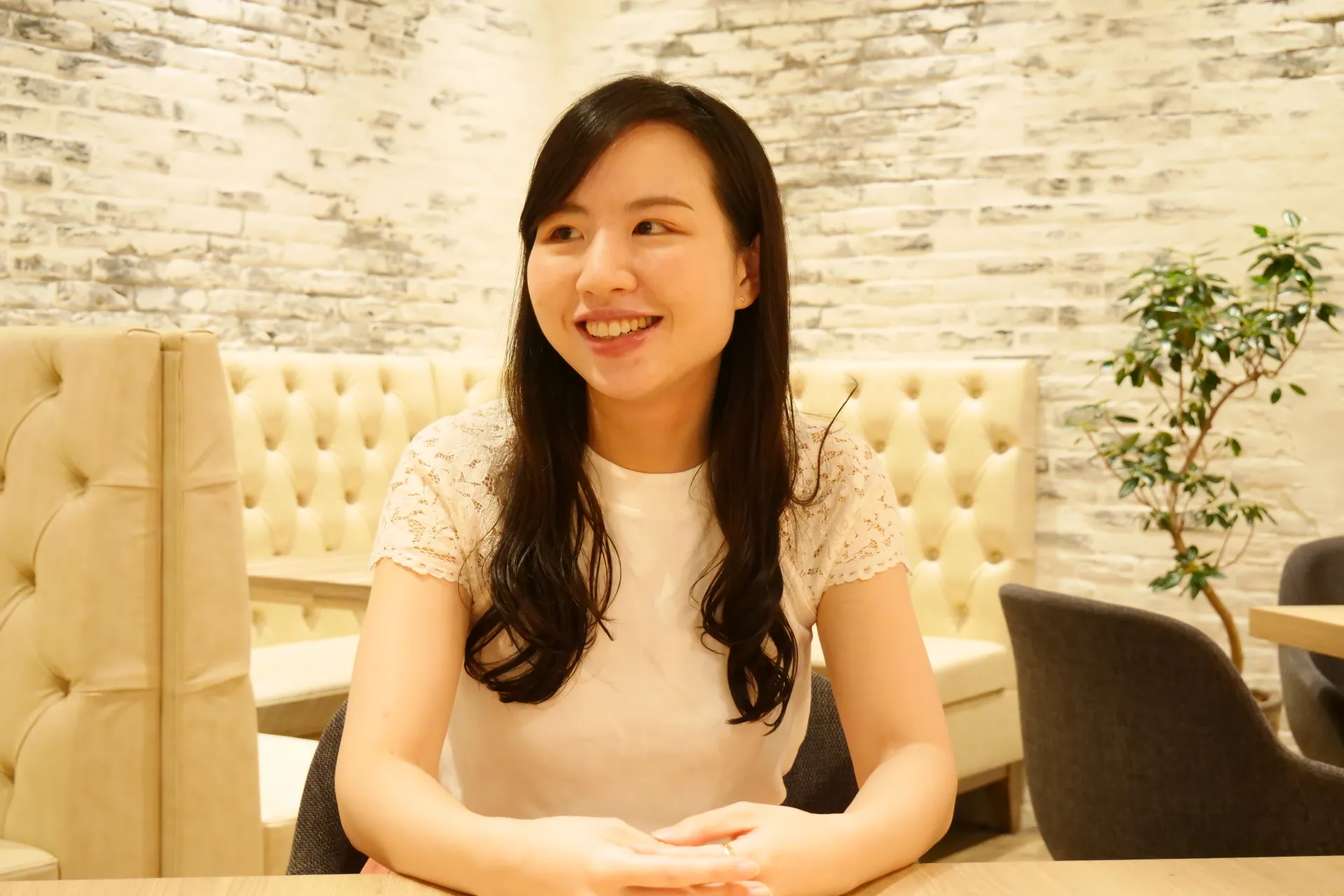 会社概要についてお話しするインタビュイー画像