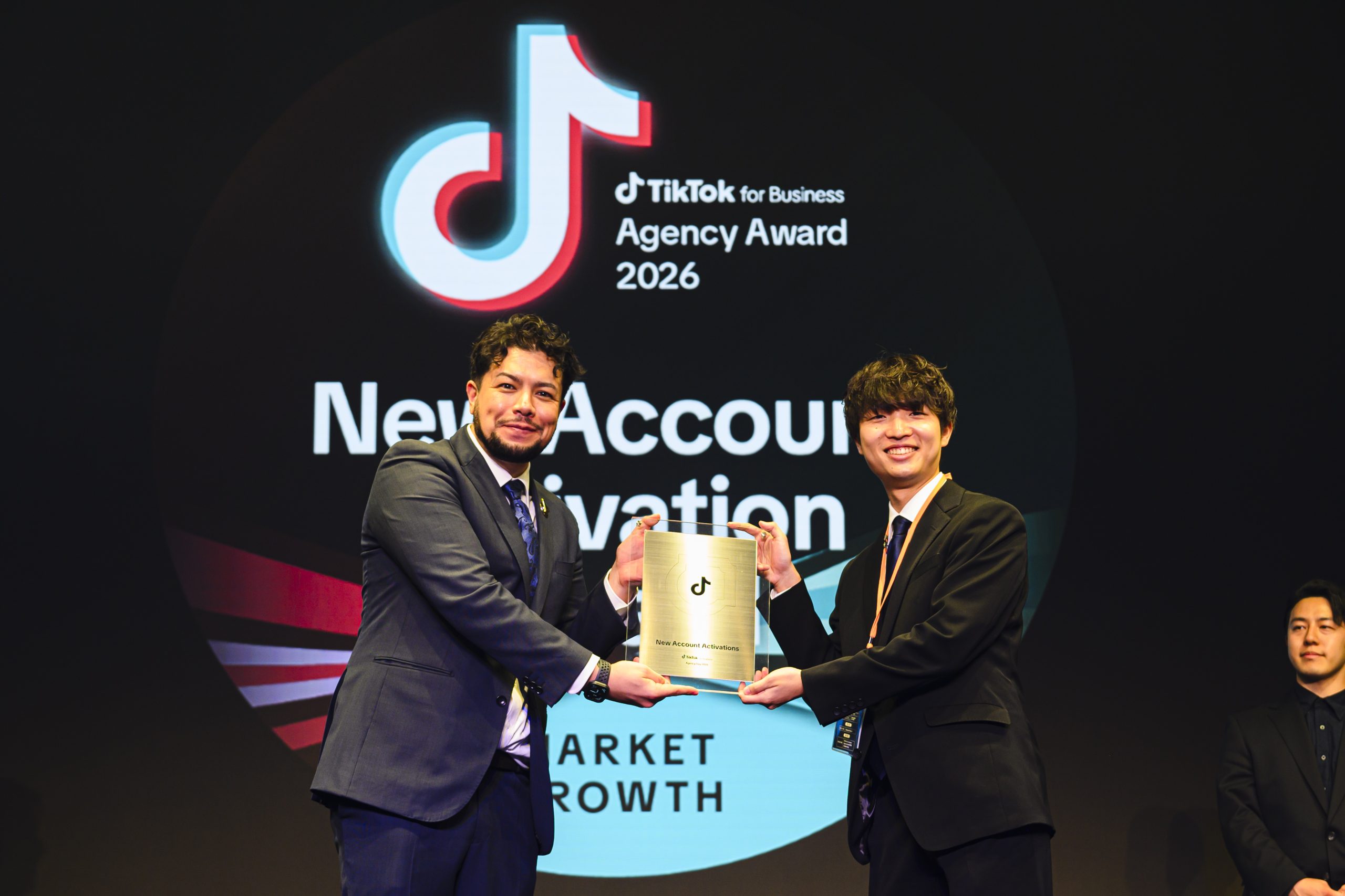 TikTok for Business Agency Award 2026でNew Account Activation Awardを受賞した株式会社Yaahaの授賞式の様子